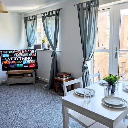 Simple 2-Bedroom 1.5 Bath Apartment In Thornhill Саутхамптън Екстериор снимка