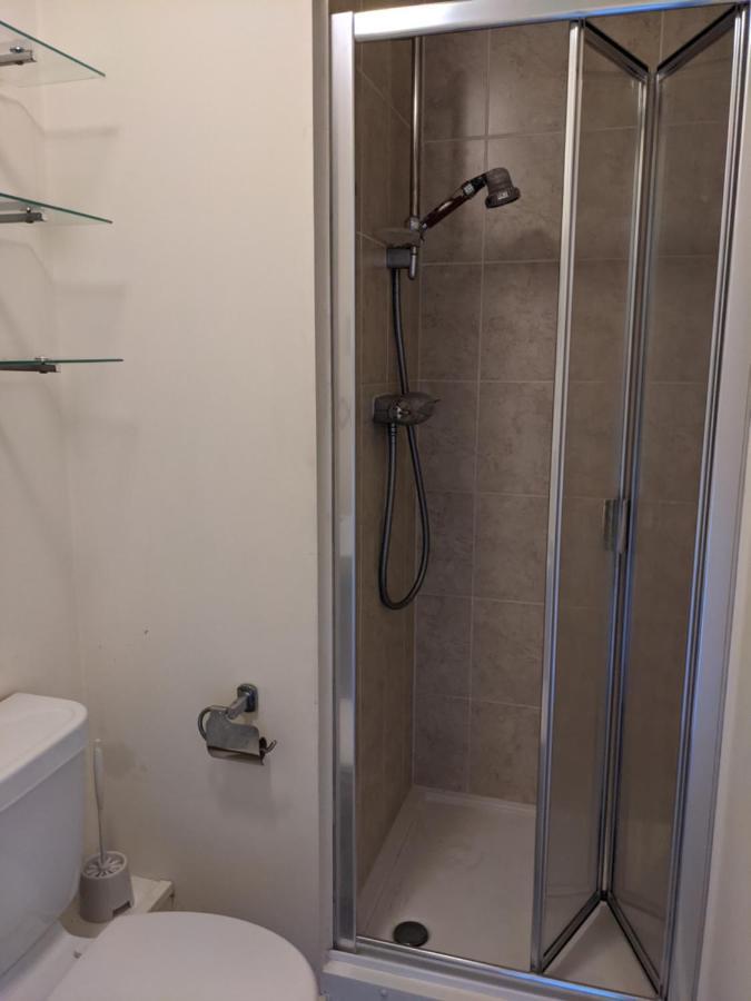 Simple 2-Bedroom 1.5 Bath Apartment In Thornhill Саутхамптън Екстериор снимка