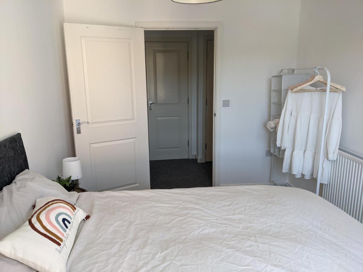 Simple 2-Bedroom 1.5 Bath Apartment In Thornhill Саутхамптън Екстериор снимка
