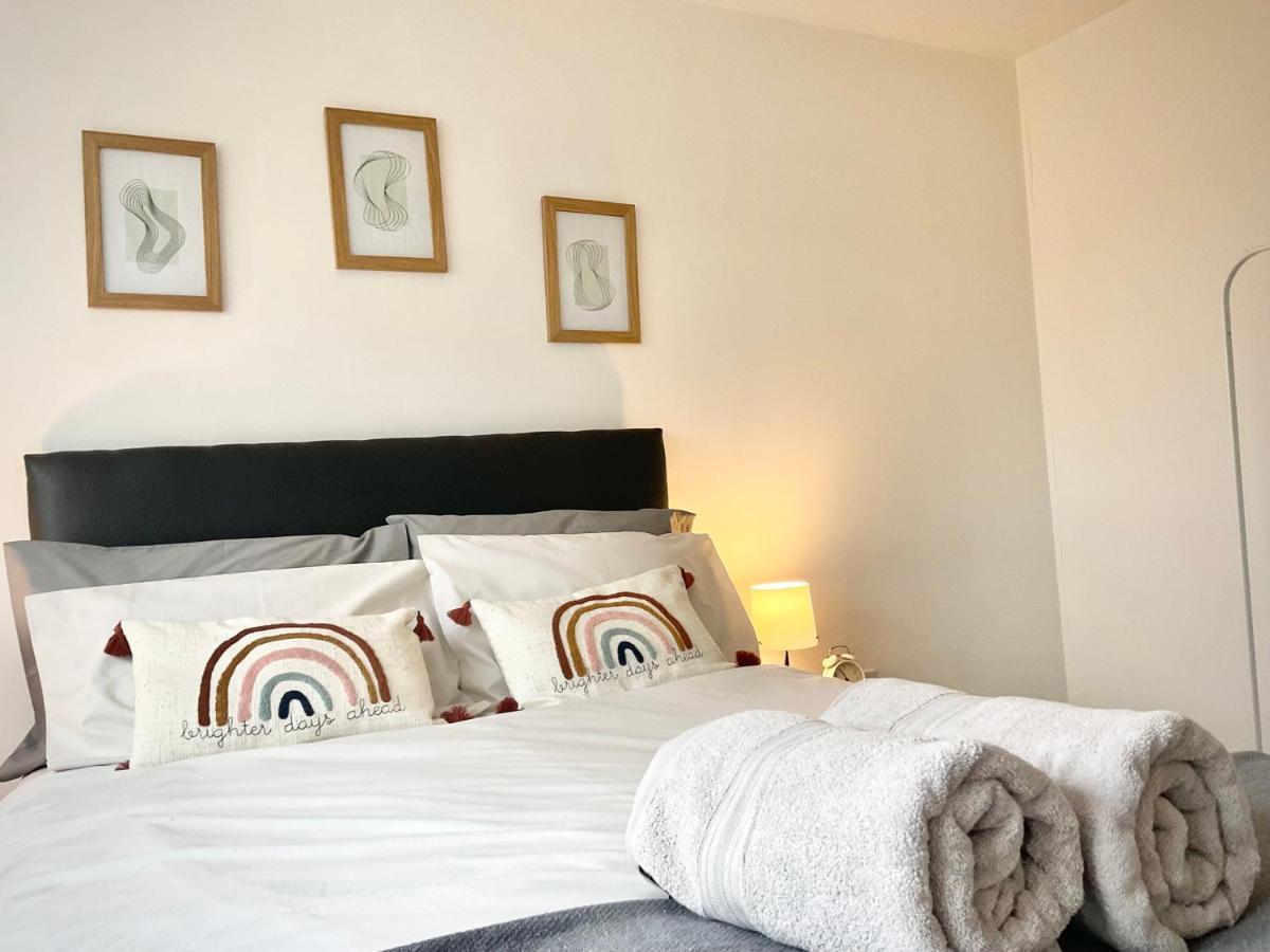 Simple 2-Bedroom 1.5 Bath Apartment In Thornhill Саутхамптън Екстериор снимка