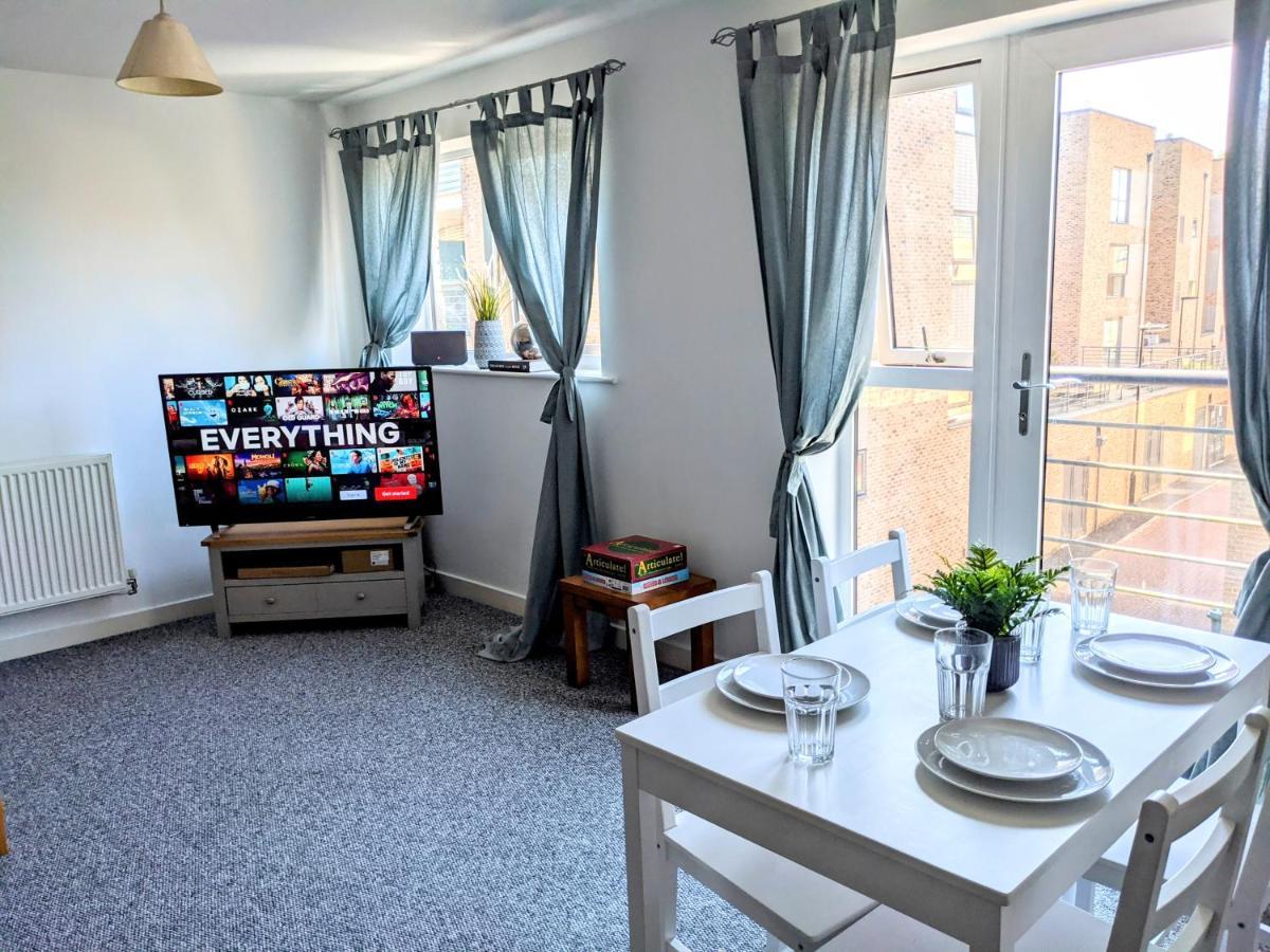 Simple 2-Bedroom 1.5 Bath Apartment In Thornhill Саутхамптън Екстериор снимка